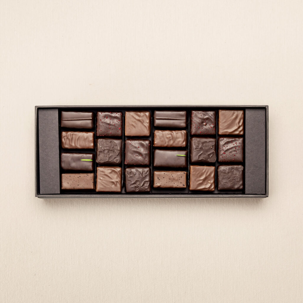 Coffret Collection de 16 Pralinés et 18 Ganaches