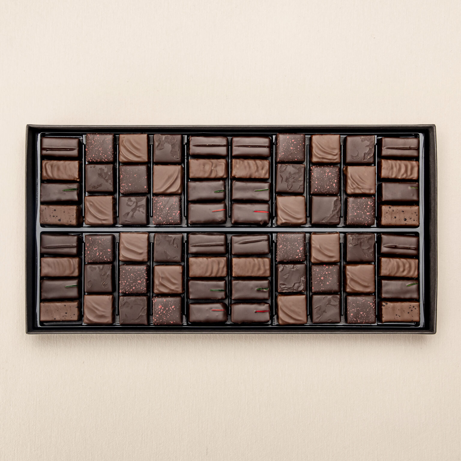 Coffret Collection de 32 Pralinés et 36 Ganaches