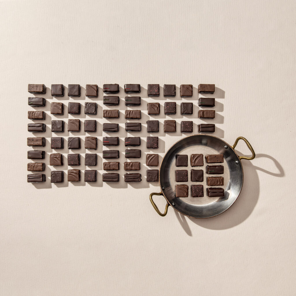Alternative view of Coffret Collection de 32 Pralinés et 36 Ganaches