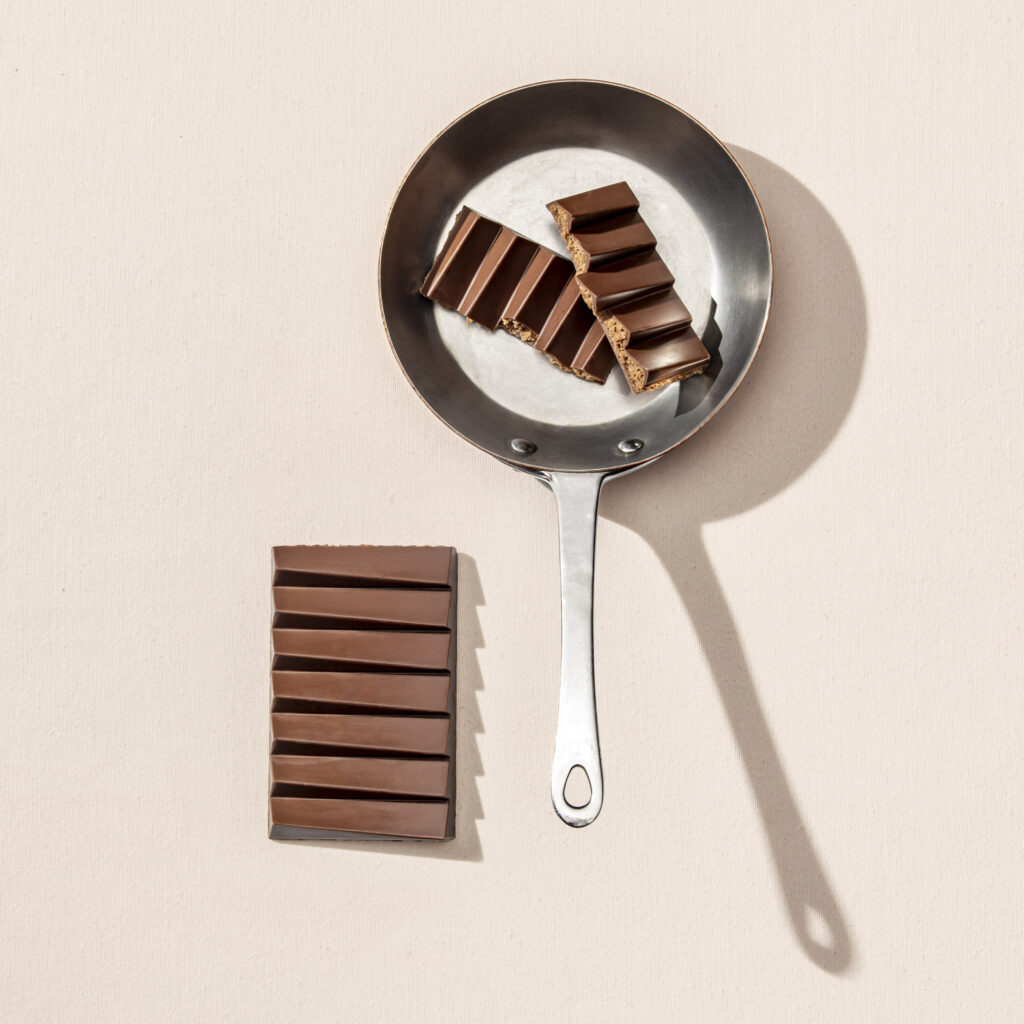 Alternative view of Tablette Praliné noix de coco torréfiée - chocolat au lait