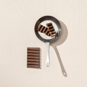 Alternative view of Tablette Praliné noix de coco torréfiée - chocolat au lait