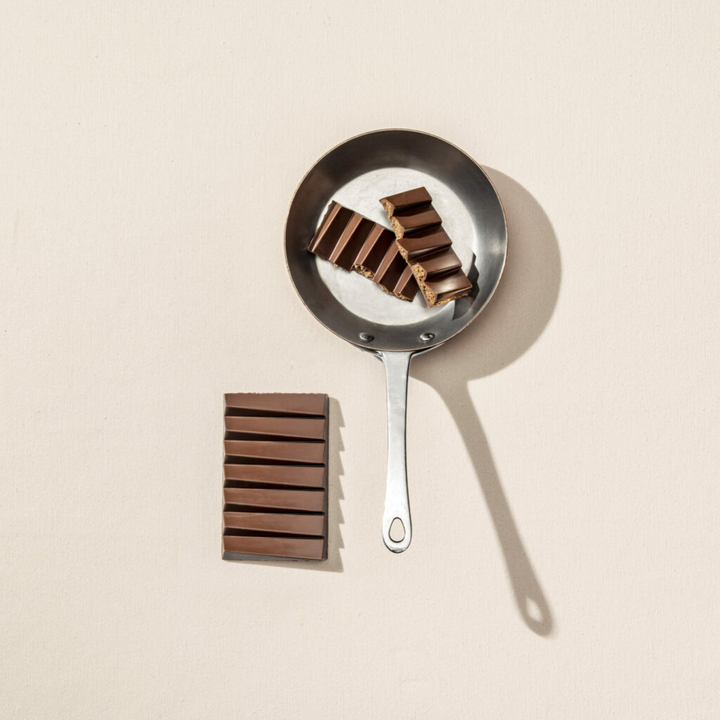 Alternative view of Tablette Praliné noix de coco torréfiée - chocolat au lait