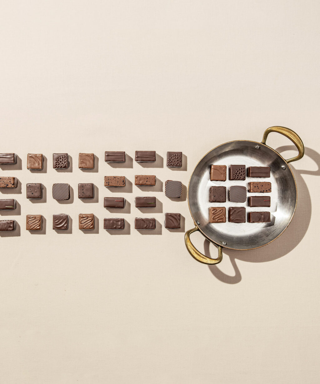 Alternative view of Coffret Collection de 32 Pralinés et 36 Ganaches