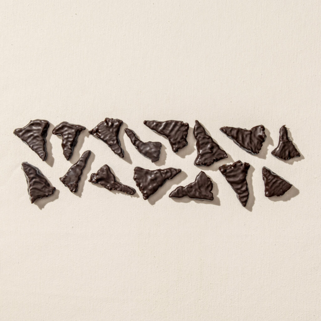 Alternative view of Confit d'ananas chocolaté