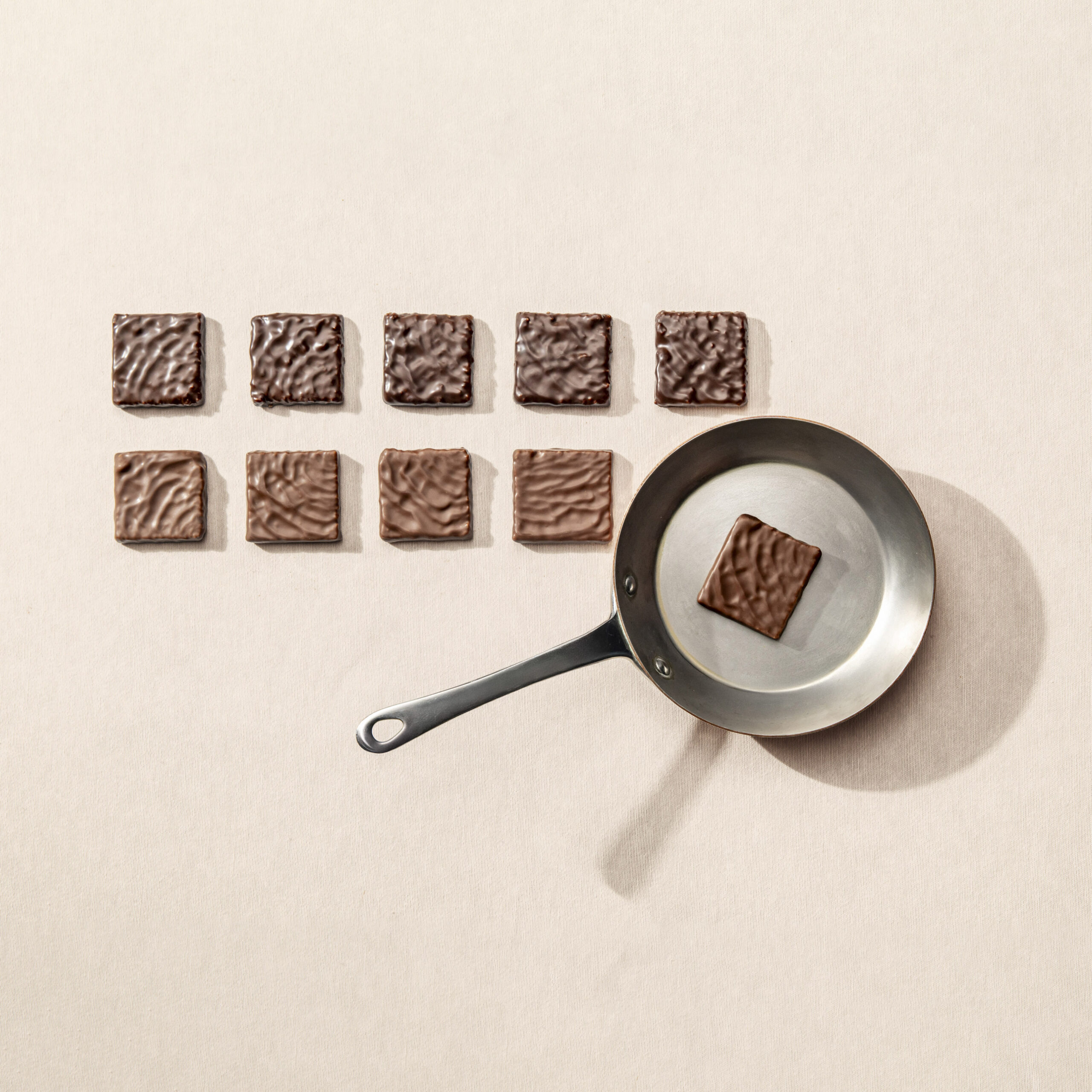 Sablé breton enrobé de chocolat noir – Image 2