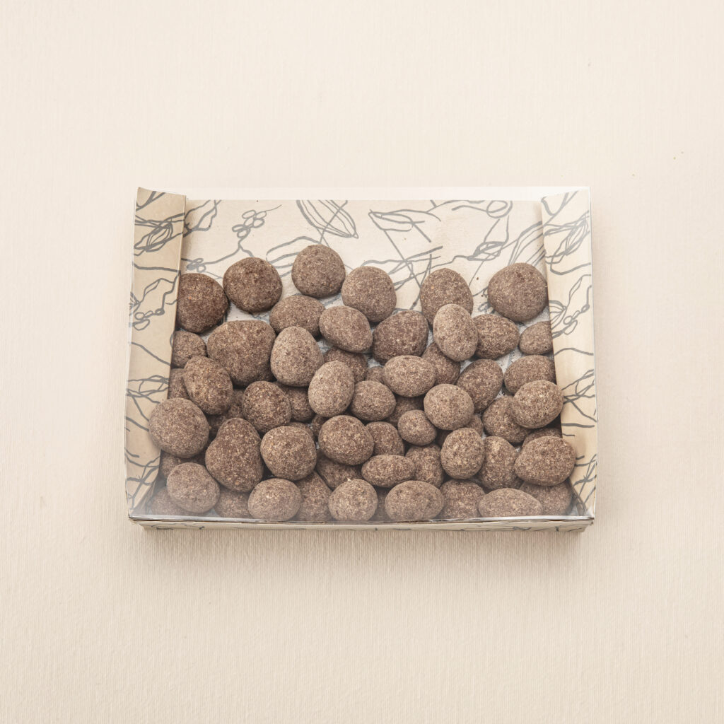 Alternative view of Cacahuètes enrobées de chocolat au lait