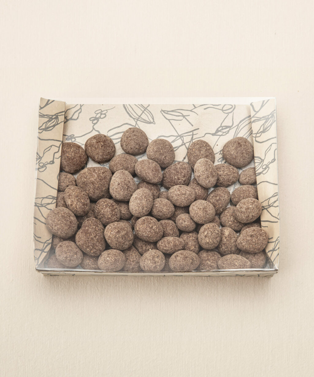 Alternative view of Cacahuètes enrobées de chocolat au lait