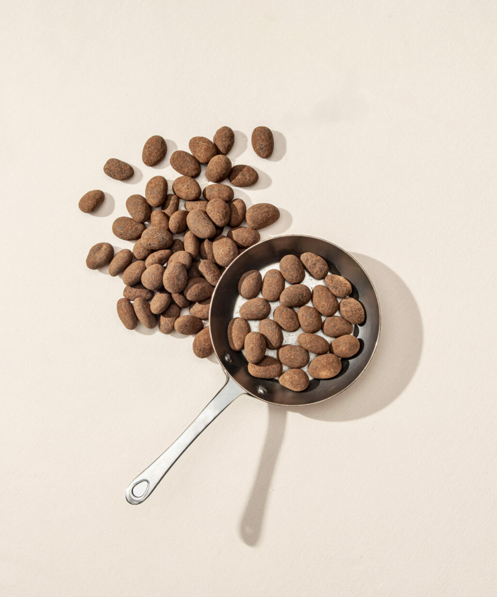 Amandes enrobées de chocolat noir