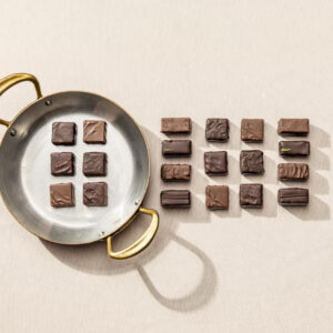 Alternative view of Coffret Collection de 8 pralinés et 12 ganaches