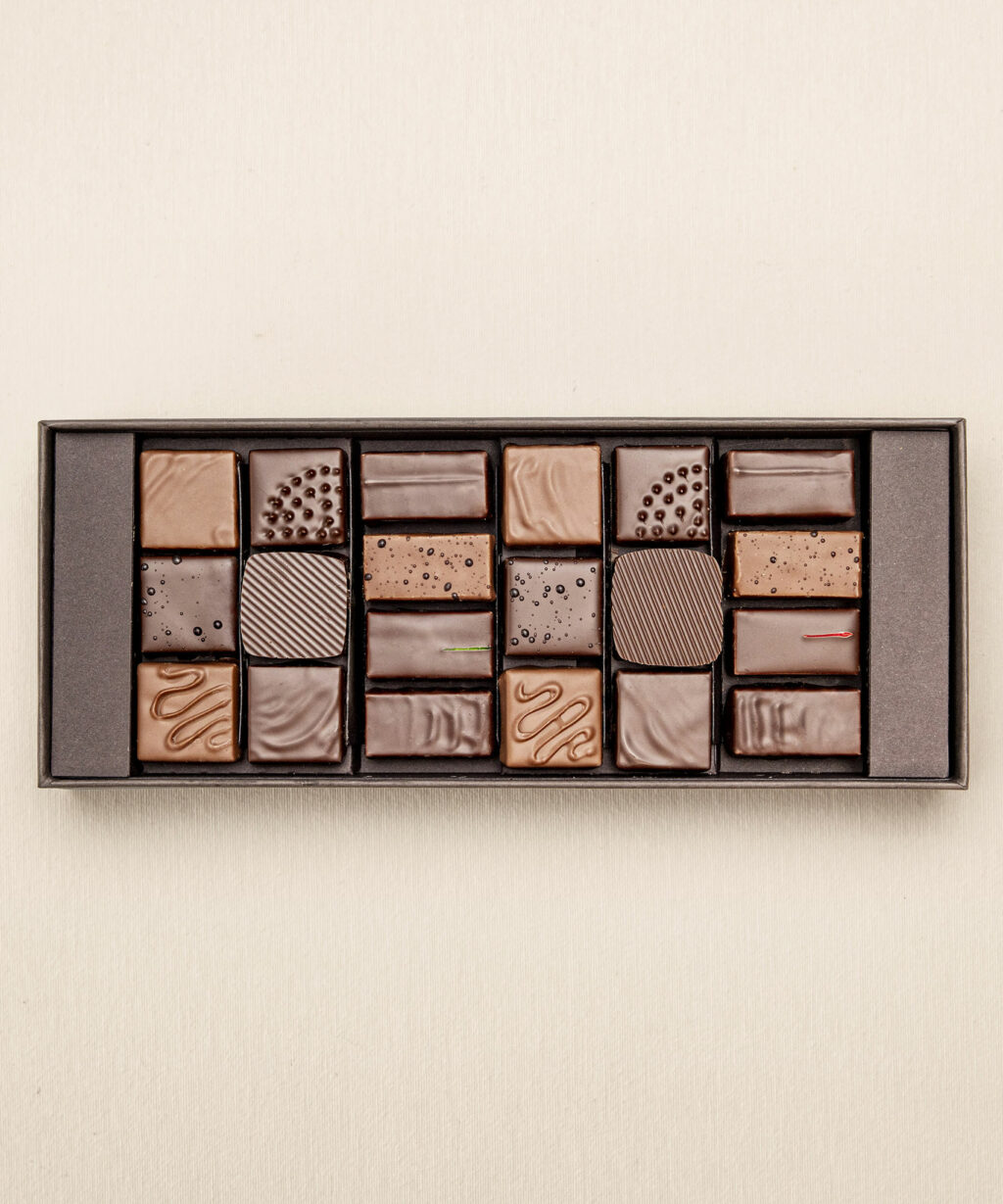 Coffret Collection de 8 pralinés et 12 ganaches