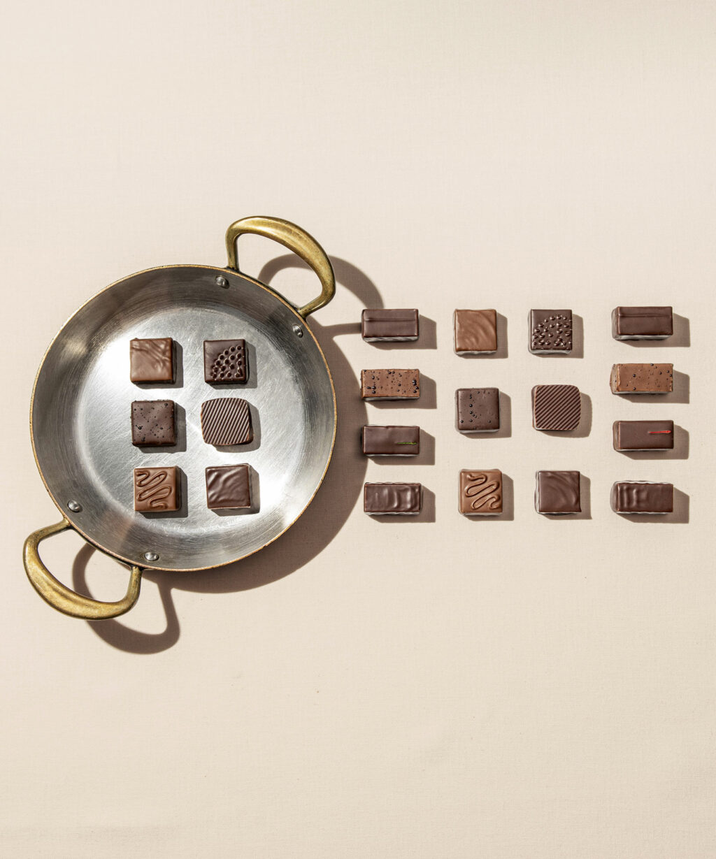 Alternative view of Coffret Collection de 8 pralinés et 12 ganaches