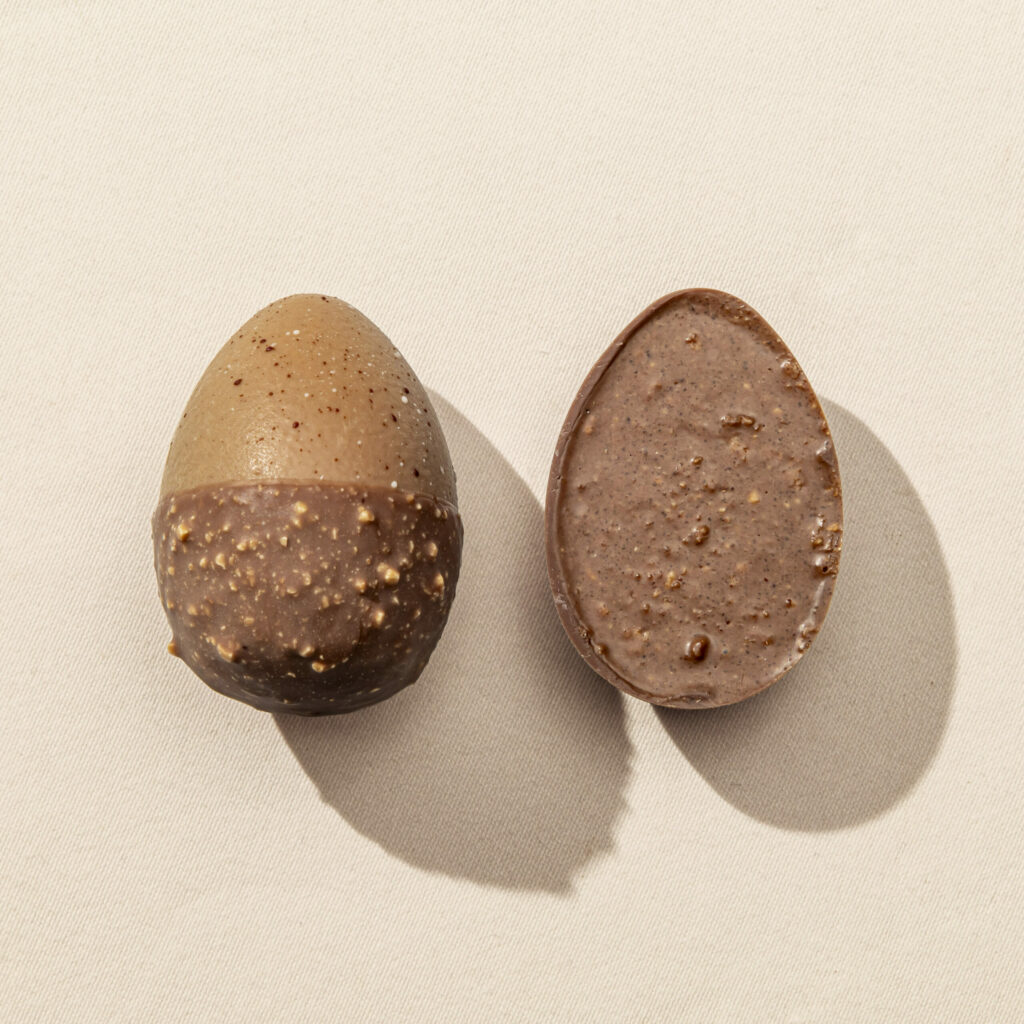 Alternative view of L'Oeuf Individuel à la toque LAIT